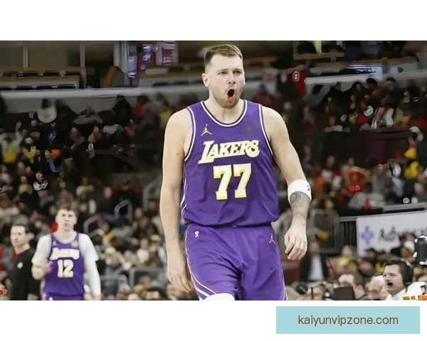 湖人首节崩盘大比分落后雷霆 东契奇状态低迷里夫斯伤情成疑